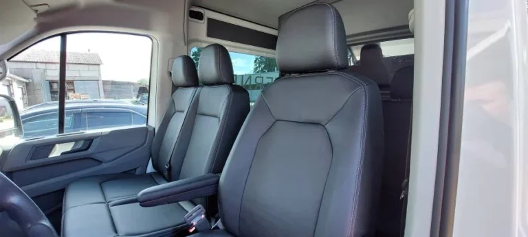 VW kaubiku istmete katmine kunstnahaga