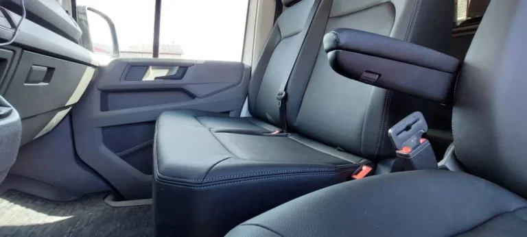 VW kaubiku istmete katmine kunstnahaga
